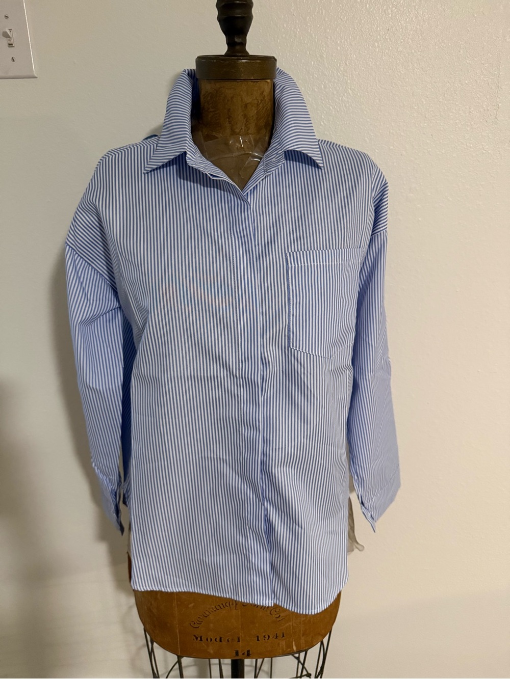 NWT Vintage Havana woman’s Light Blue Striped Button-Up Shirt Size S